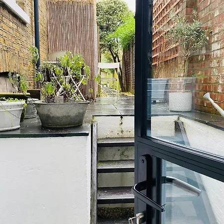 Stunning, Stylish Garden Flat In The Heart Of Wimbledon Apartment London Exterior photo