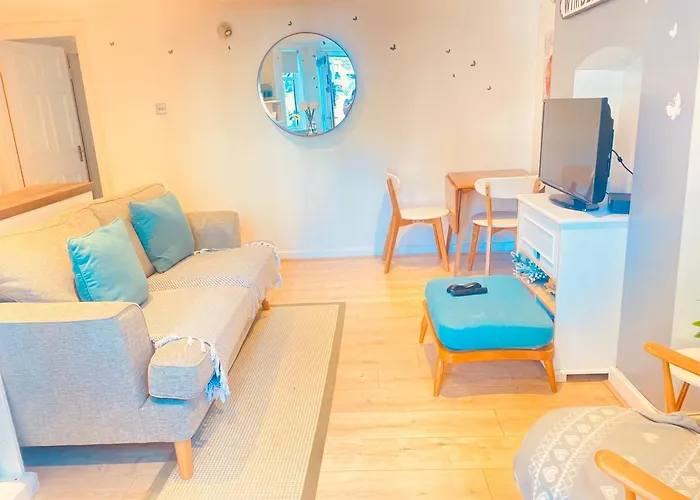 Stunning, Stylish Garden Flat In The Heart Of Wimbledon