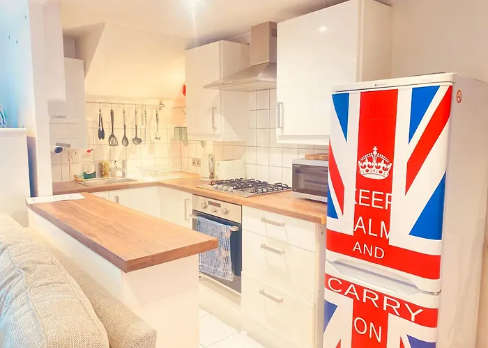 Stunning, Stylish Garden Flat In The Heart Of Wimbledon