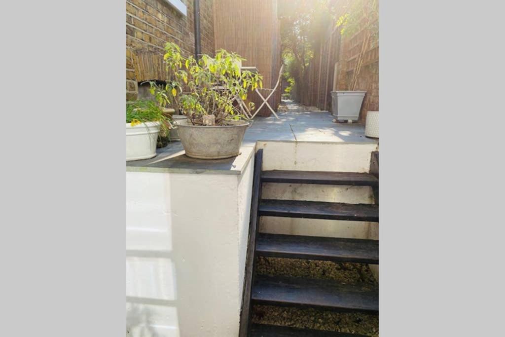 Stunning, Stylish Garden Flat In The Heart Of Wimbledon * Londra