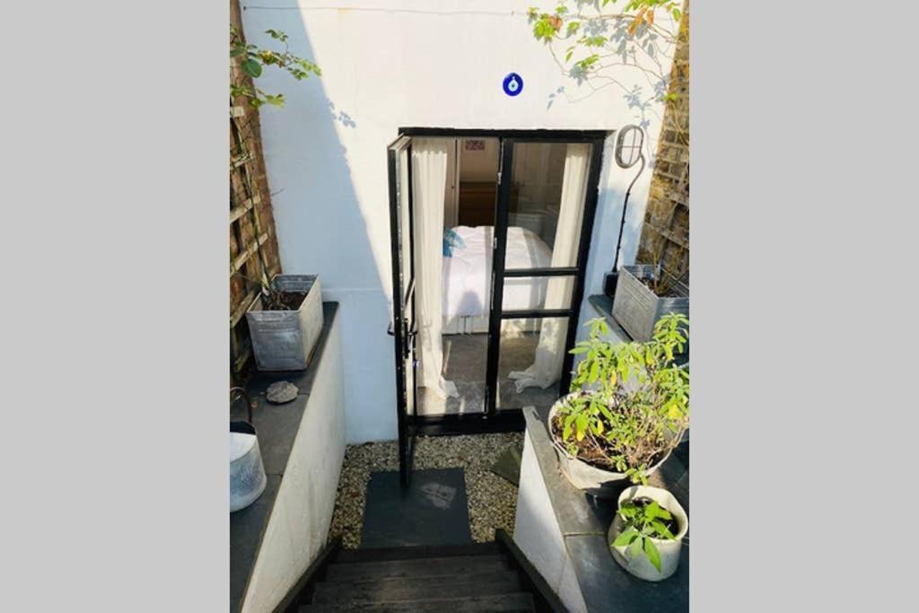 Stunning, Stylish Garden Flat In The Heart Of Wimbledon Appartamento Londra