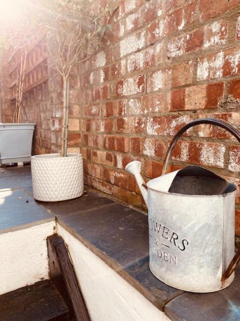 Stunning, Stylish Garden Flat In The Heart Of Wimbledon Londra