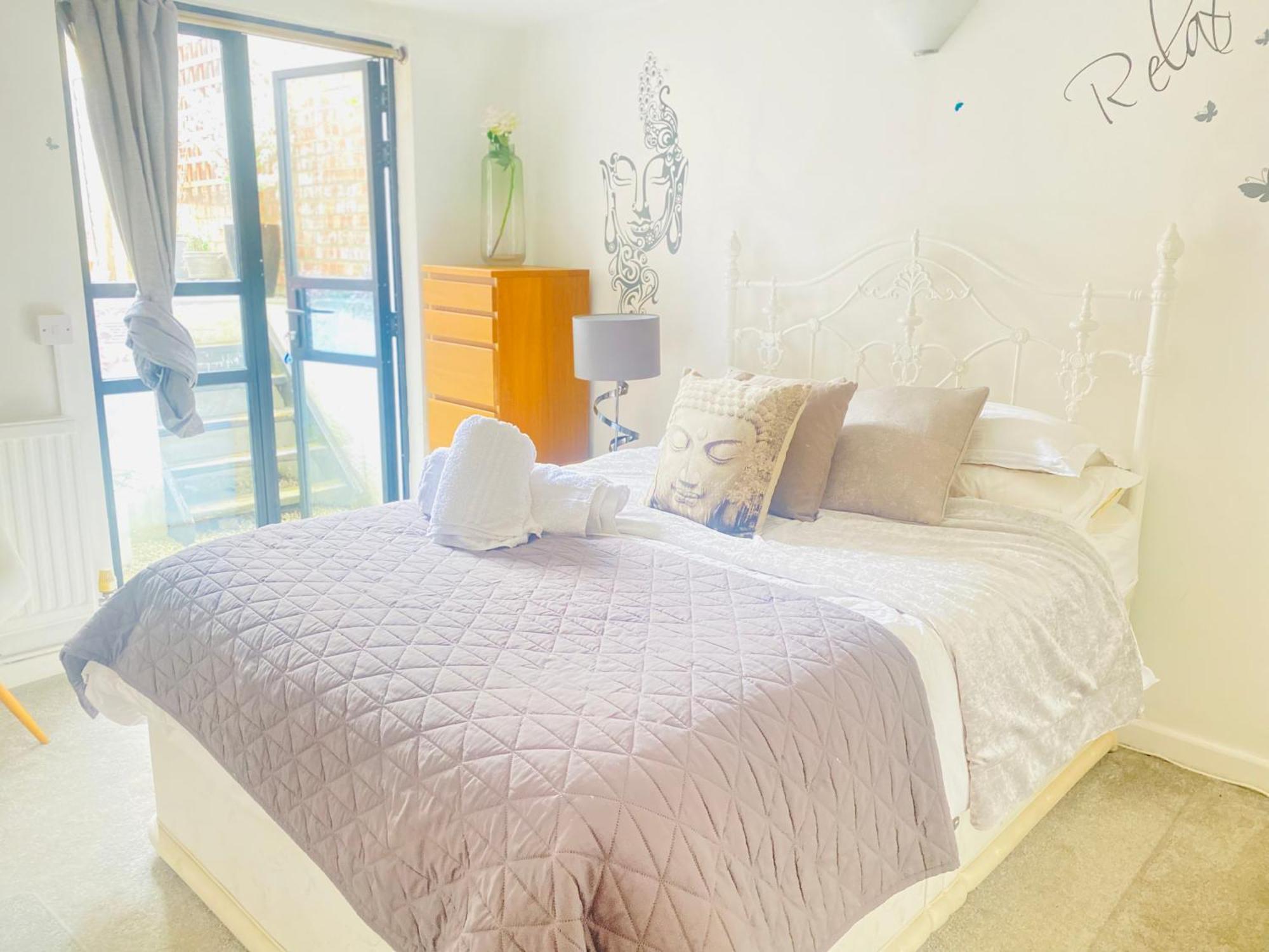 Stunning, Stylish Garden Flat In The Heart Of Wimbledon Лондон